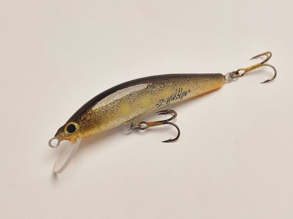 Handgemachter Wobbler Kunstköder. Handgemachter Angelköder mit wackelnder Aktion, der darauf abzielt, Fische anzulocken. Der Köder zeichnet sich durch seine aufwendigen Details aus und wird mit Sorgfalt hergestellt. Ideal für Liebhaber des Süßwasserangelns.